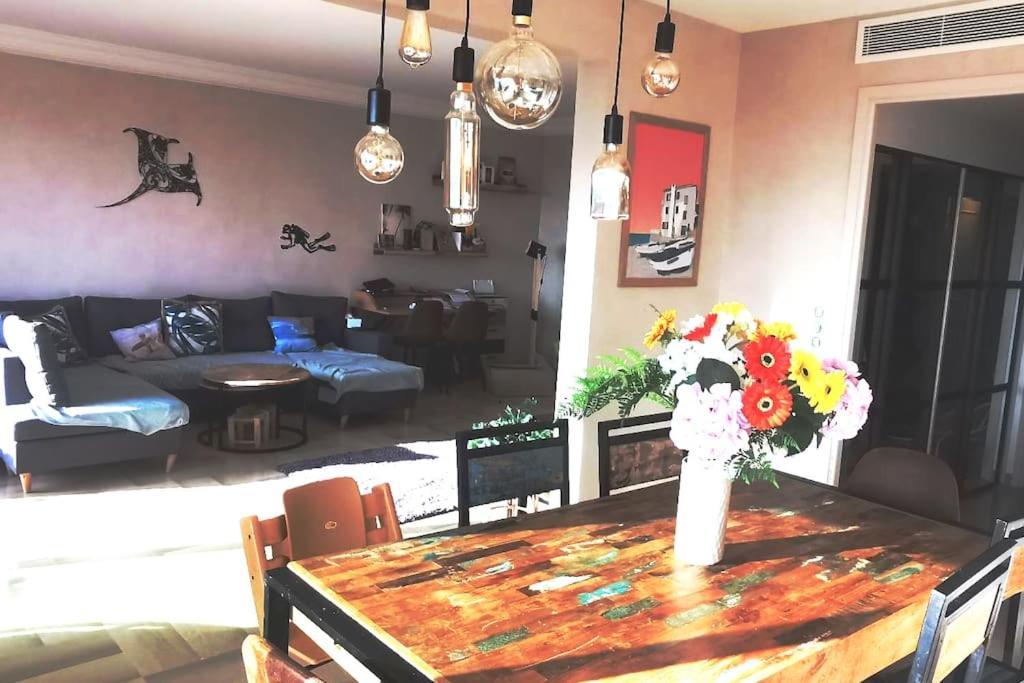 Appartement Nice Centre Vue Mer Avec Piscine Pour Famille, Couple D'Amis Pas De Groupes De Jeunes Autorises Luaran gambar