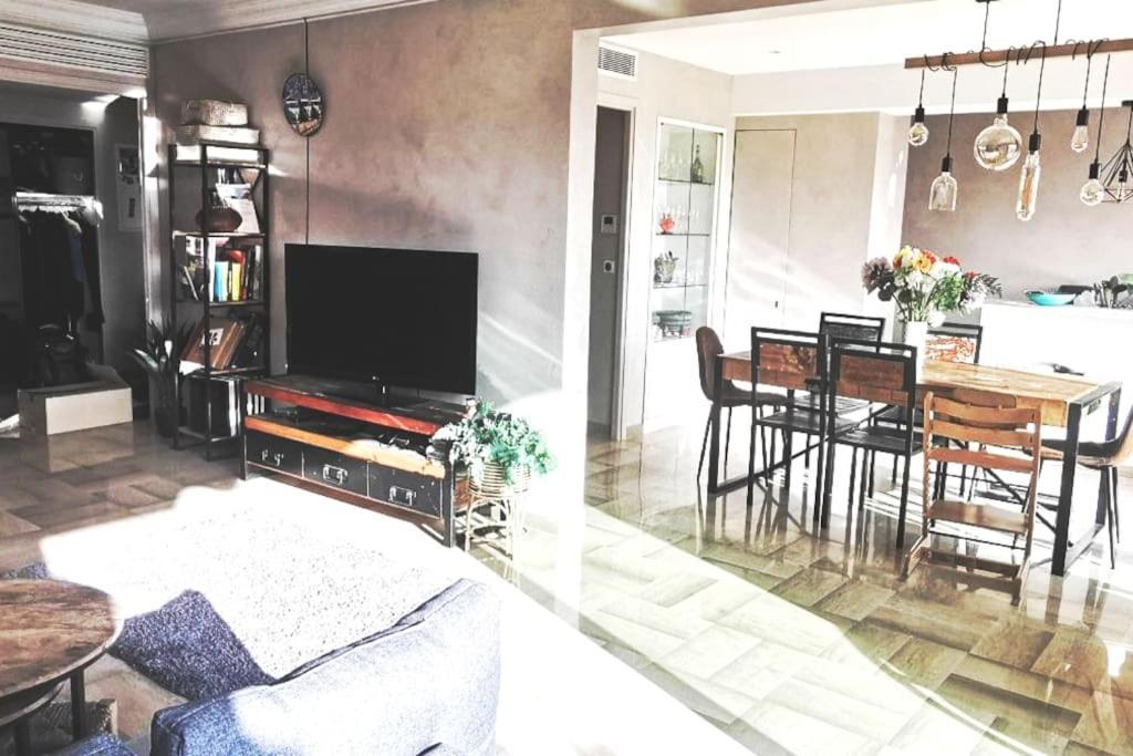 Appartement Nice Centre Vue Mer Avec Piscine Pour Famille, Couple D'Amis Pas De Groupes De Jeunes Autorises Luaran gambar